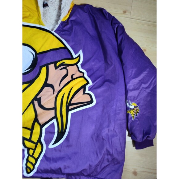 FOCO NFL Minnesota Vikings Team Logo Reversible Oversized Faux Sherpa Hoodeez - Picture 4 of 8